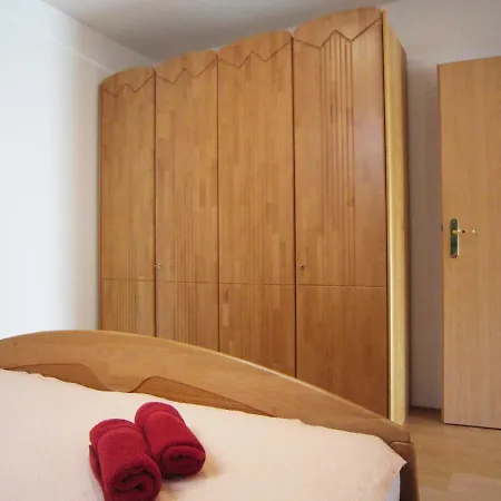 Susnja Apartment *